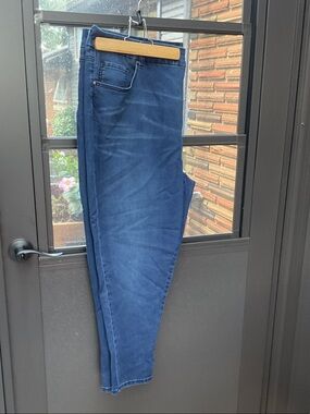 Melissa McCarthy Seven7 women’s  Slim Straight Jeans in Deep Blue